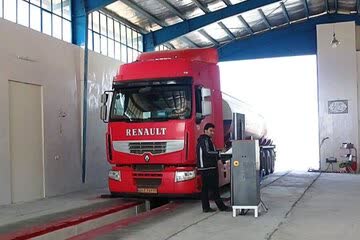 مراجعه ۸۰ هزار و ۶۸۰ دستگاه وسیله نقلیه سنگین به مراکز معاینه فنی استان